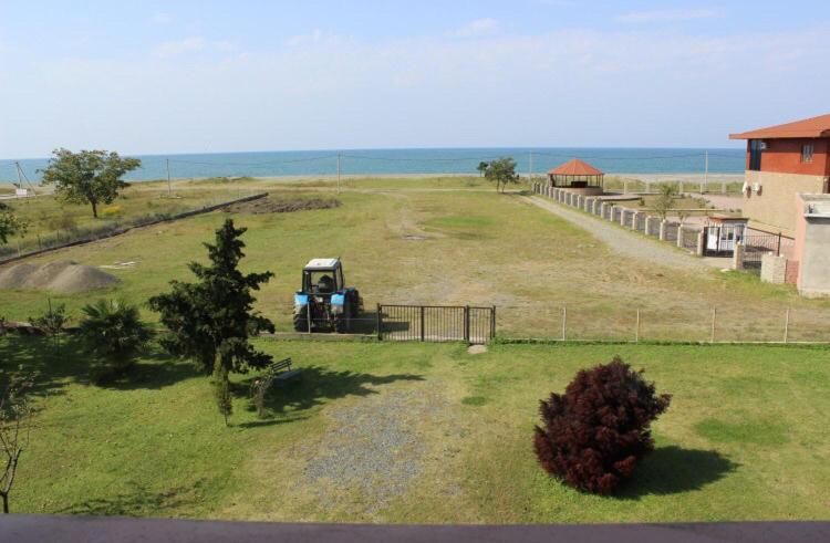 Дом на пляже Black sea House Кобулети Екстериор снимка